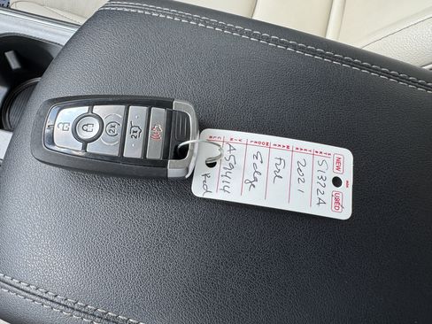 Used 2021 Ford Edge Titanium AWD/4WD image 22