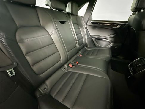 Certified 2026 Porsche Macan AWD/4WD image 27