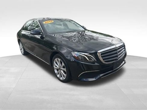 Used 2019 Mercedes-Benz E 300 4MATIC image 3