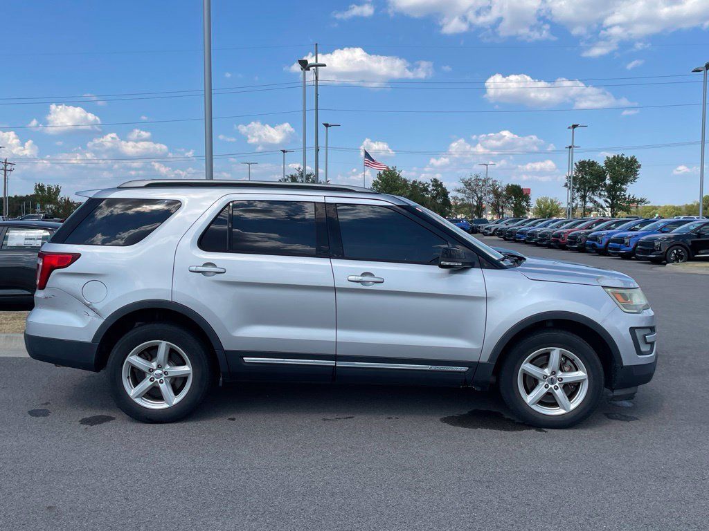 Used 2016 Ford Explorer XLT AWD/4WD image 7