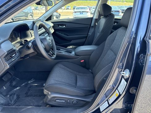 Certified 2025 Honda Accord SE image 10