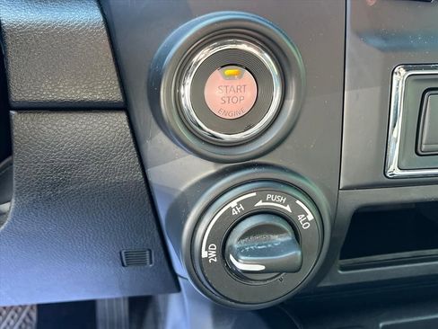 Used 2018 Nissan Titan SL w/ Midnight Edition AWD/4WD image 12