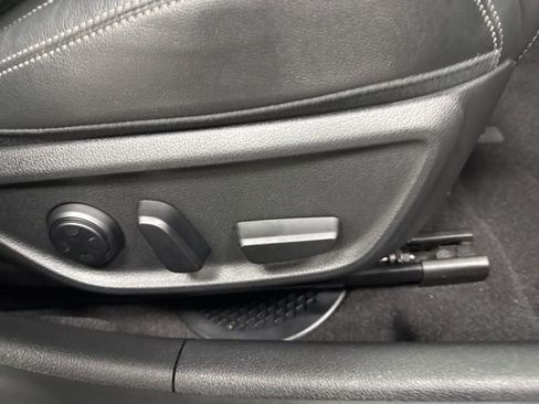 Used 2019 Genesis G70 3.3T Advanced image 9