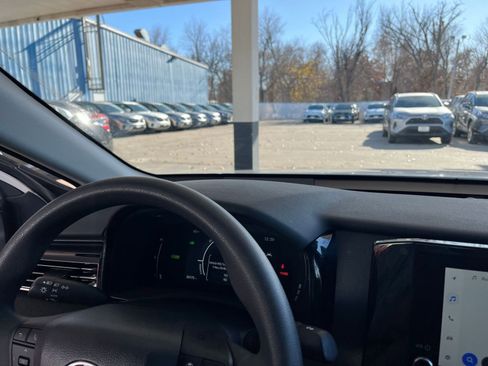 Used 2025 Toyota Camry LE image 33