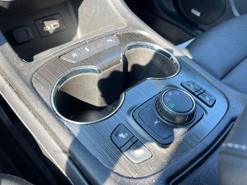 Used 2023 GMC Acadia SLT AWD/4WD image 14
