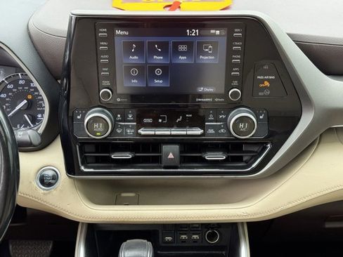 Used 2021 Toyota Highlander XLE image 15