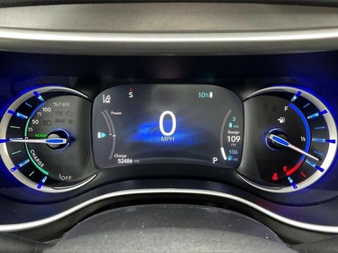 Used 2024 Chrysler Pacifica Select image 20