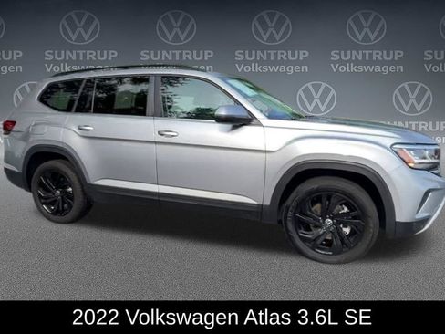 Used 2022 Volkswagen Atlas SE w/ Panoramic Sunroof Package FWD image 3