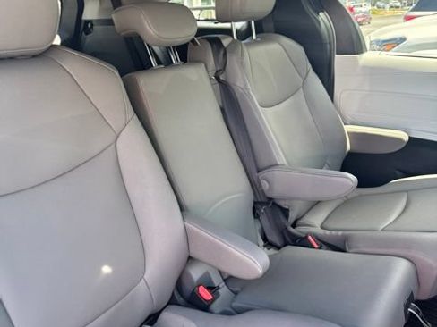 Used 2026 Toyota Sienna XLE FWD image 16