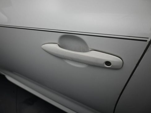 Used 2020 Toyota Corolla LE image 32