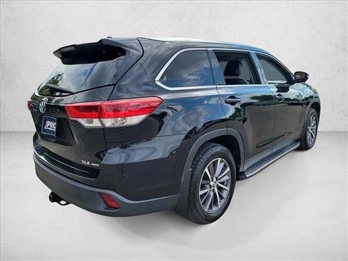 Used 2019 Toyota Highlander XLE image 5
