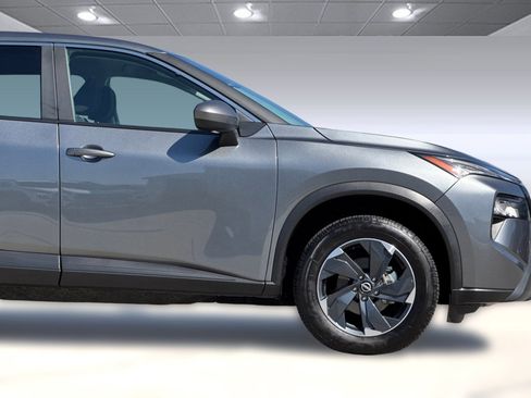 Used 2024 Nissan Rogue SV image 33