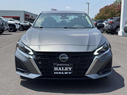 Used 2024 Nissan Altima 2.5 SV FWD image 25