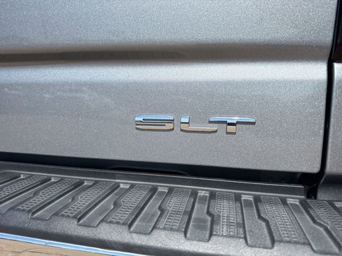 Used 2023 GMC Sierra 1500 SLT image 9