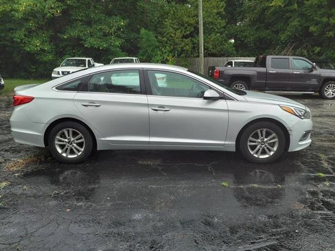 Used 2016 Hyundai Sonata SE FWD image 2