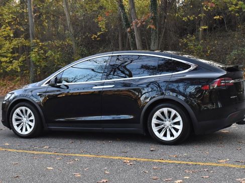 Used 2018 Tesla Model X 75D image 6