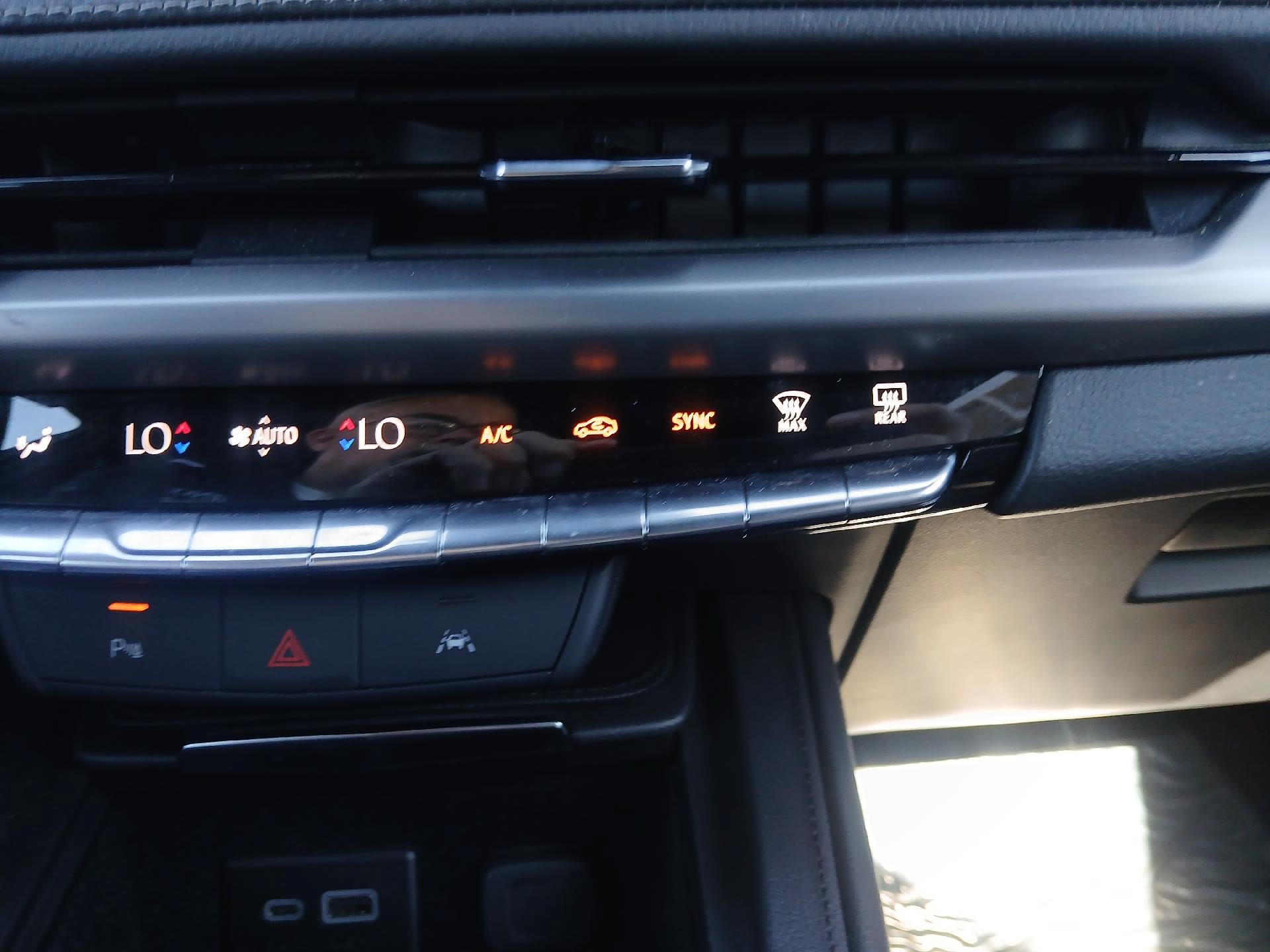 Used 2025 Cadillac XT4 Premium Luxury FWD image 32