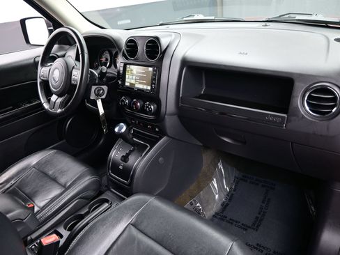Used 2016 Jeep Patriot High Altitude AWD/4WD image 13