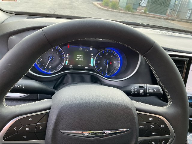 Used 2026 Chrysler Pacifica Select FWD image 25