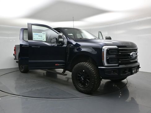 New 2025 Ford F250 Platinum image 30
