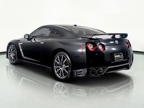 Used 2015 Nissan GT-R Premium image 13
