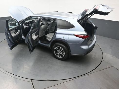 Certified 2022 Toyota Highlander XLE image 51