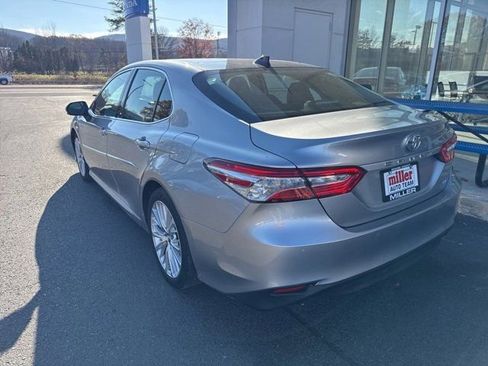 Used 2019 Toyota Camry XLE image 4
