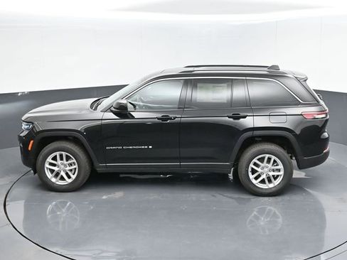 Used 2024 Jeep Grand Cherokee Laredo X AWD/4WD image 34