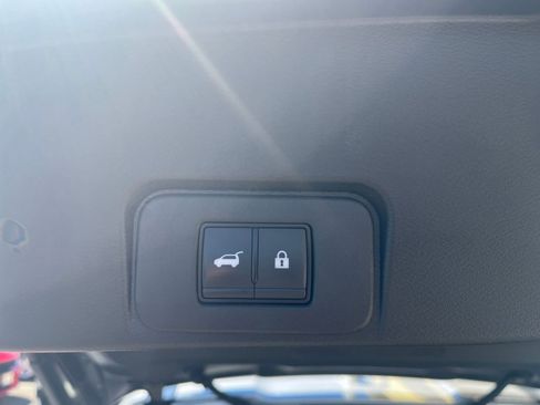 Used 2024 Nissan Rogue SV image 23