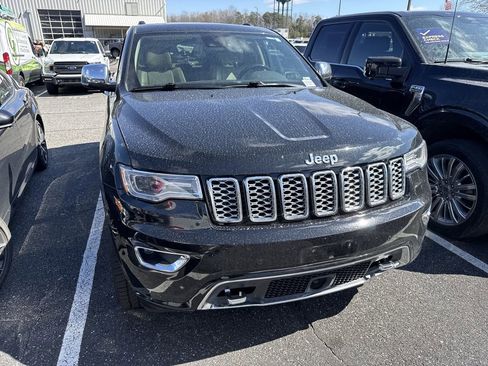 Used 2017 Jeep Grand Cherokee Overland w/ Jeep Active Safety Group image 3