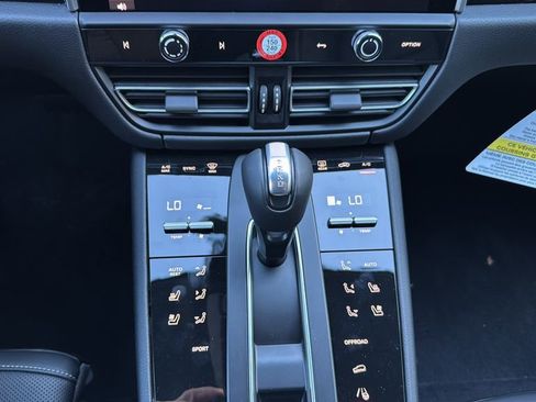New 2026 Porsche Macan image 13