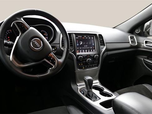 Used 2018 Jeep Grand Cherokee Altitude image 14