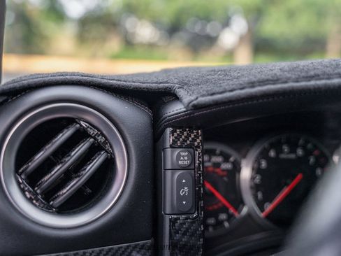 Used 2010 Nissan GT-R Premium AWD/4WD image 42