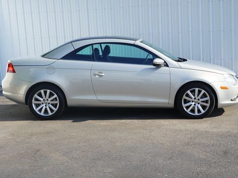Used 2009 Volkswagen Eos Komfort FWD image 2