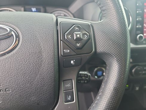 Used 2022 Toyota Tacoma TRD Off-Road w/ Technology Package RWD image 29