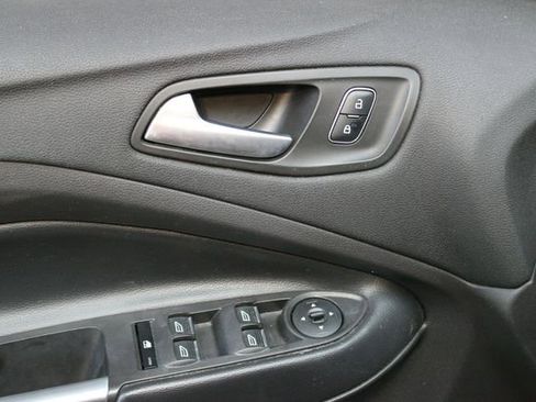 Used 2019 Ford Escape SE FWD image 16