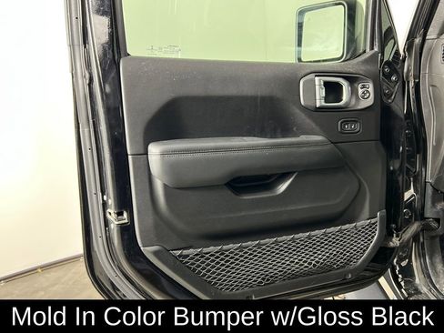 Used 2019 Jeep Wrangler Unlimited Sahara image 19