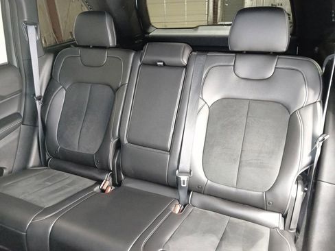 Used 2025 Jeep Grand Cherokee Altitude image 13