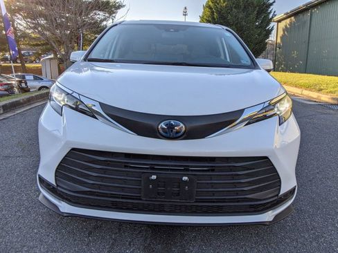 Used 2021 Toyota Sienna LE w/ LE Plus Package FWD image 9
