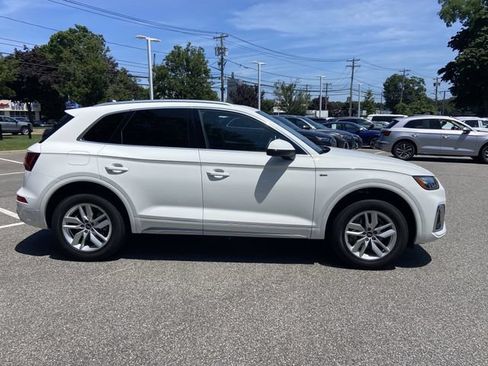 Used 2023 Audi Q5 2.0T Premium w/ Convenience Package AWD/4WD image 4