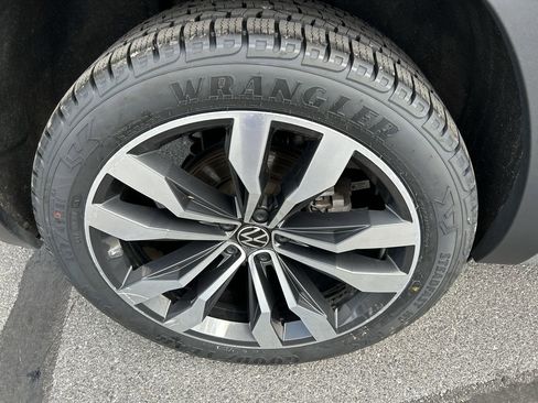 Used 2022 Volkswagen Atlas Cross Sport SEL Premium R-Line AWD/4WD image 9