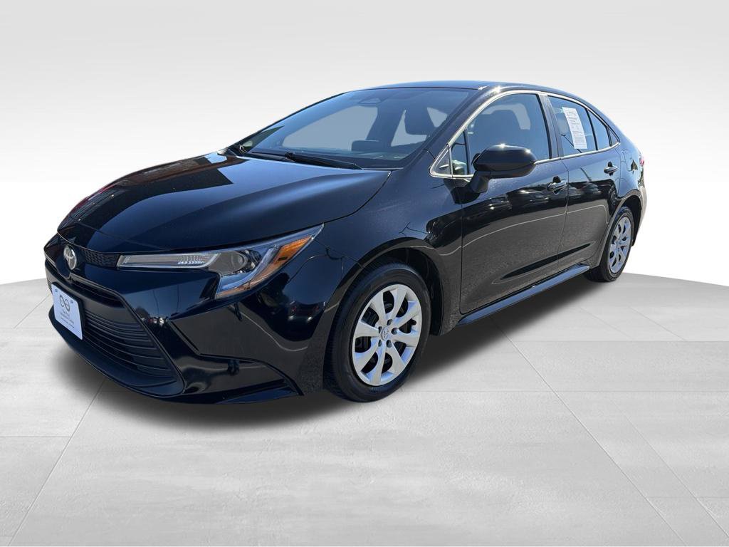 Used 2025 Toyota Corolla LE FWD image 3