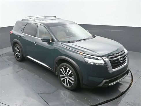 Used 2024 Nissan Pathfinder Platinum image 13