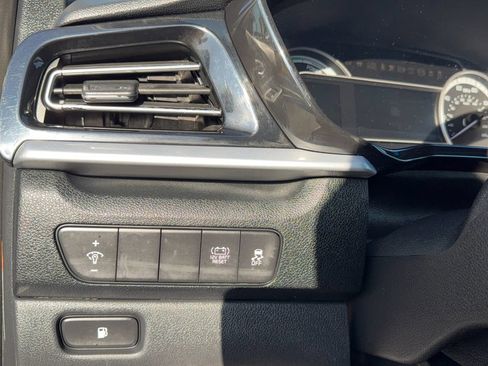 Used 2020 Kia Niro LX FWD image 20