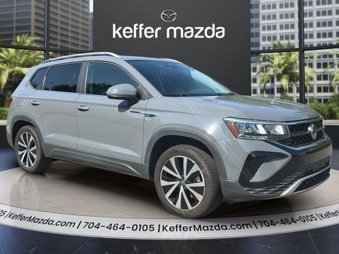 Used 2022 Volkswagen Taos SE w/ Panoramic Sunroof Package AWD/4WD image 1