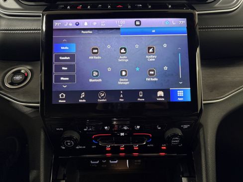 Used 2023 Jeep Grand Cherokee Limited w/ Luxury Tech Group II image 39