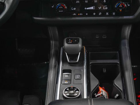 Used 2024 Nissan Pathfinder SL w/ SL Premium Package AWD/4WD image 17