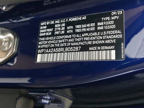 Used 2024 Porsche Macan image 37