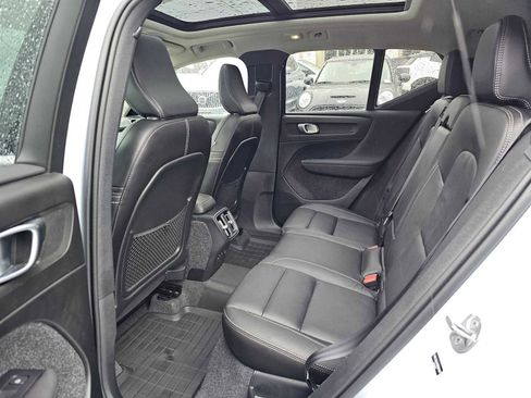 Certified 2025 Volvo XC40 B5 Core w/ Protection Package Premier image 19