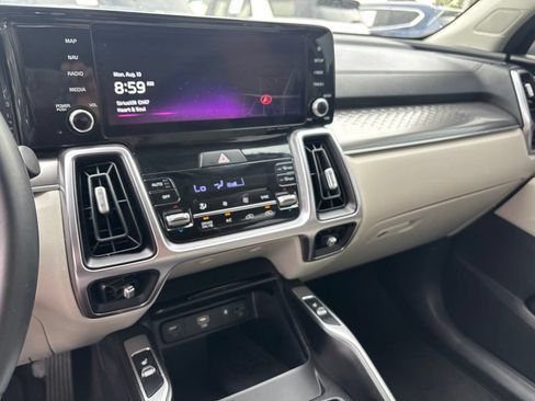 Used 2023 Kia Sorento EX AWD/4WD image 10